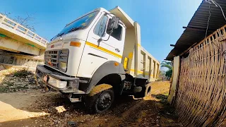 Tata 1618 4x4 6 wheeler tipper at work | 4x4 Tata truck pride of India