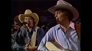 Every time You Throw Dirt on Her - 1982 Austin City Limits-George Strait