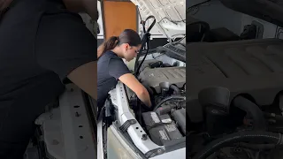 Fixing a squealing serpentine belt on this Toyota Tundra✔️