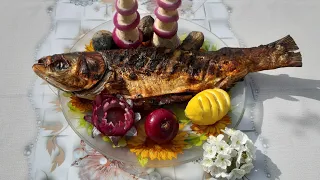 Balıq kababı setkada.Шашлык из толстолобика на решетке.fish kebab