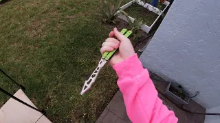 Balisong Flipping / Butterfly Knife Tricks
