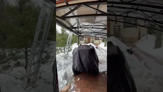 Снег  vs. Навес из поликарбоната