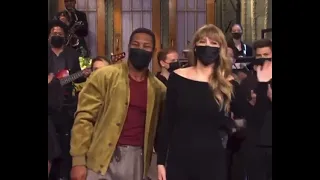 Taylor and Jonathan Majors closing Saturday Night Live #taylorswift #snl #redtv #alltoowell