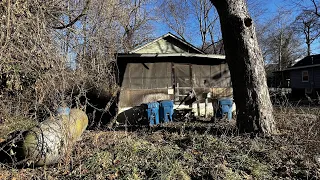 Nasty 🤮 Squatter living in Abandoned Home. Abandoned Rust Belt Homes - Alton, Illinois - Urbex