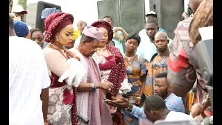 Alaafin Of Oyo storms out, sprays Pasuma with money at his two set of twins naming ceremony