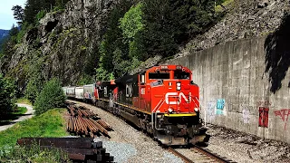 HUGE CANADIAN NATIONAL FREIGHT TRAINS THRU THE YALE TUNNELS!