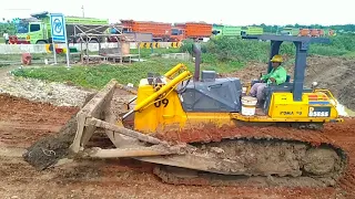 AKSI BULDOSER KOMATSU RATAKAN PASIR DI PROYEK JALAN TOL BIJB KERTAJATI-BANDUNG || Beko Alat Berat