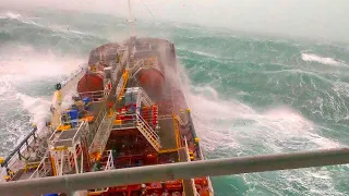 5 Ships Caught in Horrible Storms