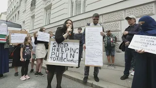 Protest in front of Russian embassy over death of Chechen dissident in Austria | AFP