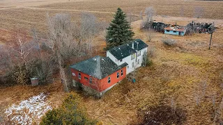 Unique Abandoned Farmhouse with Vintage Items left Behind (Forgotten Homes Ontario Ep.83)