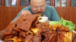 Father-in-law sent 20 catties beef ribs; A Qiang made spicy steak. | Mukbang [A Qiang]