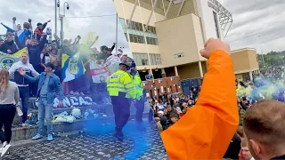 LEEDS FANS REUNITE FOR END OF SEASON PARTY AT ELLAND ROAD!🎉🍻 | Premier League 2020/21