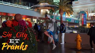 Alien Bush ET Invasion  Returns to the Las Vegas Strip - Bushman prank -4K UHD