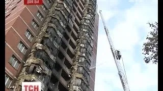 У центрі Донецька палала елітна 24-поверхівка