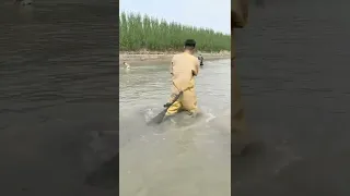 Amazing Big Cast Net Fishing Traditional Net Catch Fishing in The River 24