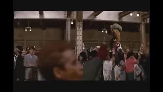 Crocodile Dundee Walking on Heads, Subway Scene