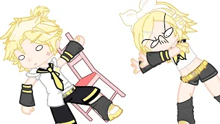 Len and Rin fighting over orange and banana