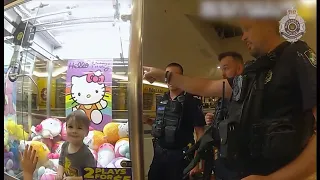 Police rescue toddler stuck inside claw machine (Australia) 1/Feb/2024