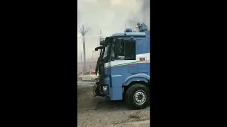 Incendio alla Plaia, i mezzi del X reparto mobile in aiuto