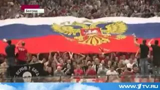Фанаты сербского клуба во время матча с украинскими спортсменами растянули флаг РФ и спели 'Катюшу'