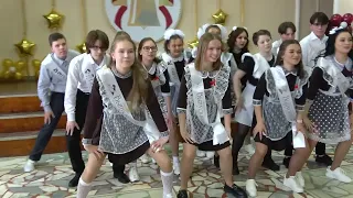 Выступление 11а класса Энергичный Танец Последний звонок 13 школа Выпускники 2022 Новочебоксарск