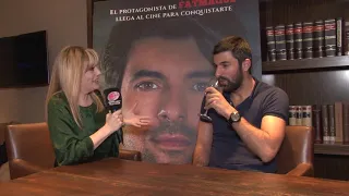 Engin Akyürek con Ana Laura Román