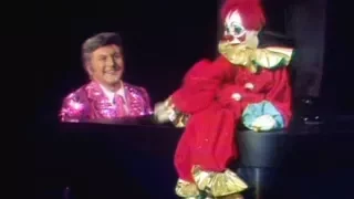 Leapin' Lizards: Liberace plays "Send in the clowns" (1978)