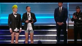 twenty one pilots wins a grammy (yes they're in their underwear)