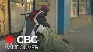 How are B.C. cities helping people living outside in extreme cold?