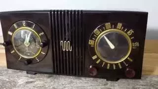 Vintage 1951 Motorola 5C Tube AM Radio and Clock