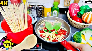 Cooking Pasta Bolognese and Baked Broccoli with Cheese with kitchen toys | Nhat Ky TiTi #263