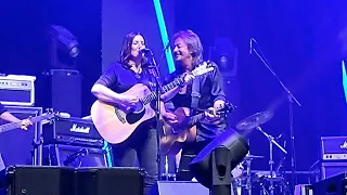 Stumblin' In 💕 - Chris Norman & Rachel Parga, live, Riga, Latvia. March 5. 2024