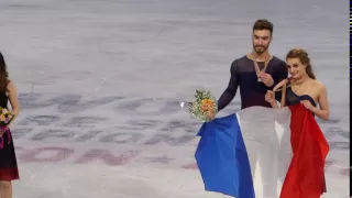 2016-03-31 Worlds ice dance medalists with flags