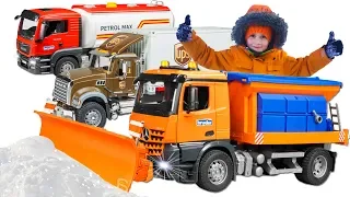 #Машинки для мальчиков #BRUDER Бензовоз и Фургон застряли на помощь приехал Снегоуборочный Грузовик