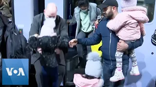 Volunteers in Berlin Welcome Ukrainian Refugees