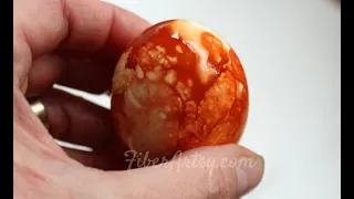 How to make Marbled Easter Eggs with Natural Onion Skins