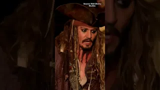 Johnny Depp sorprende a los invitados en Disneyland #shorts