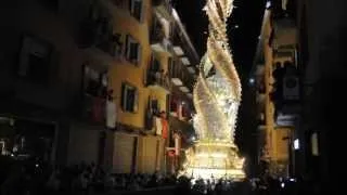 "Facchini di Santa Rosa! Sollevate e fermi!"...il momento della partenza da Porta Romana