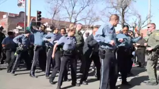 Kansas City Police Flash Mob Surprises Crowd With 'Electric' Dance