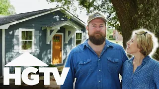 Ben And Erin COMPLETELY Transform The Front Of This 1940s House! | Home Town