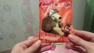 Маша и Медведь пакетик с сюрпризом открываем игрушки Masha and the Bear bag with open surprise toys