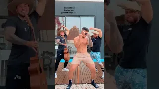 Léo, coronado e Bruno dançado 🕺😂 #viral #hunters #brunobarreto #coronado #shorts #leodahornet #1k