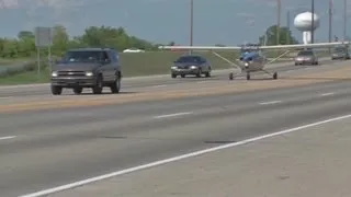 Single-engine plane lands on Kentucky  highway