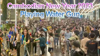 Phnom Penh Nightlife Playing Water Gun @Wat Phnom - Cambodian New Year 2023