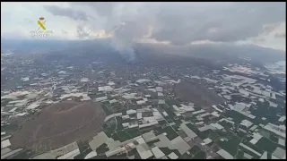Medio aéreos graban las coladas de lava en La Palma