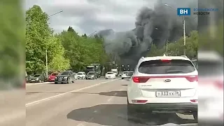 В Коминтерновском районе Воронежа понедельник начался с сильного пожара