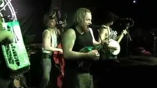 Steve`n`Seagulls -  Run To The Hills (Iron Maiden)