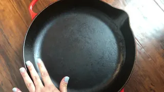 [EN] HELP ME PLEASE!! Inherited a Le Creuset Cast Iron Skillet! Is this Normal? How Do I Use It?