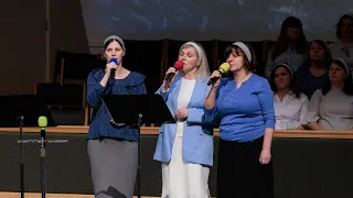 Пение «Церковь Христа» - группа сестёр