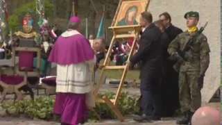 Szok!!! Andrzej Duda przewraca obraz Maryi!!!